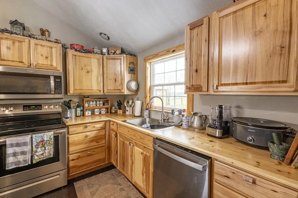 225 Lighthouse Road Monticello KY 42633