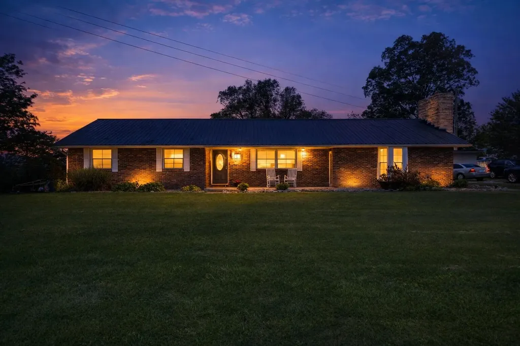64 Coskery Pike Flemingsburg KY 41041