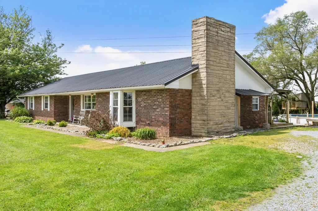 64 Coskery Pike Flemingsburg KY 41041