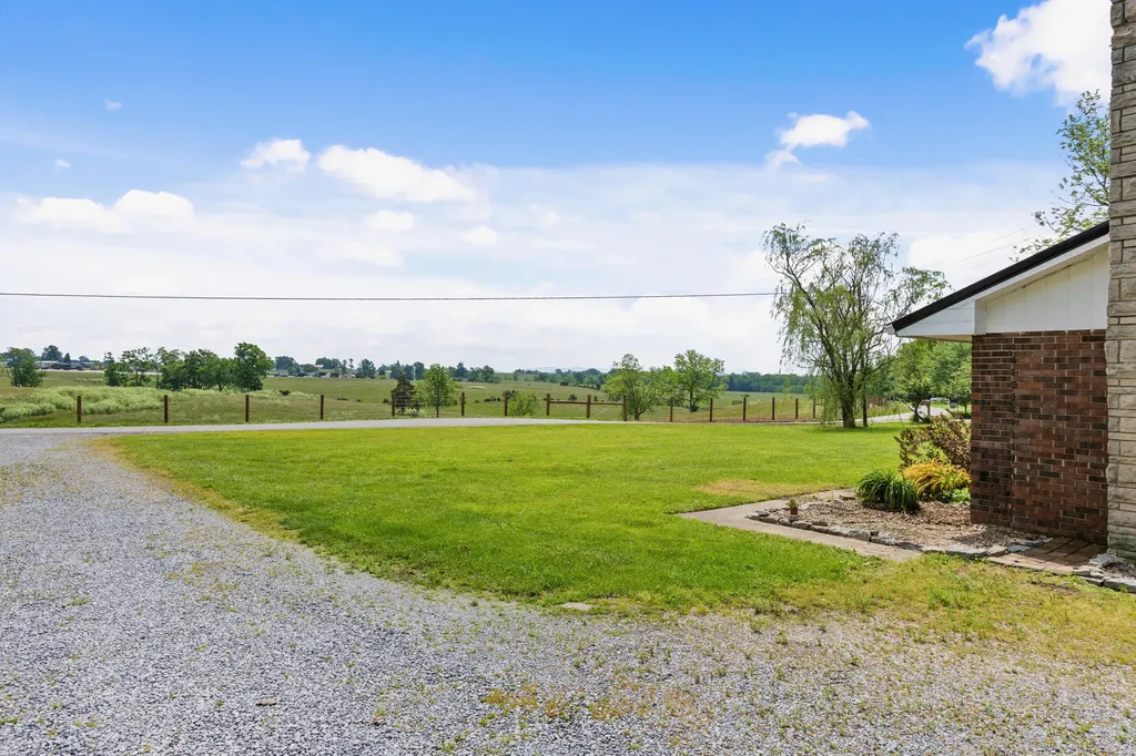 64 Coskery Pike Flemingsburg KY 41041