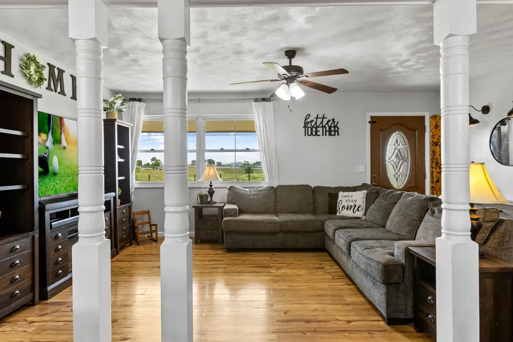 64 Coskery Pike Flemingsburg KY 41041