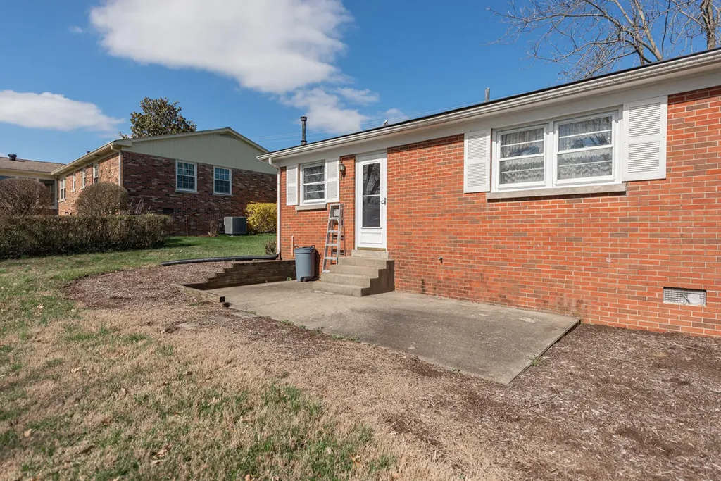 402 Hiawatha Trail Georgetown KY 40324