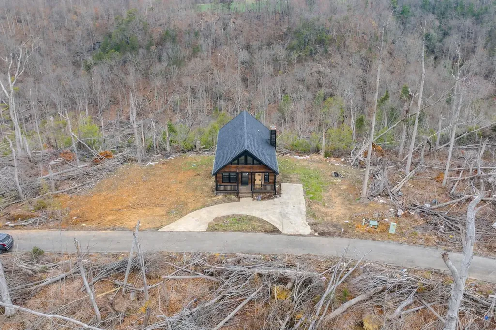 433 Woodlands Way Russell Springs KY 42642
