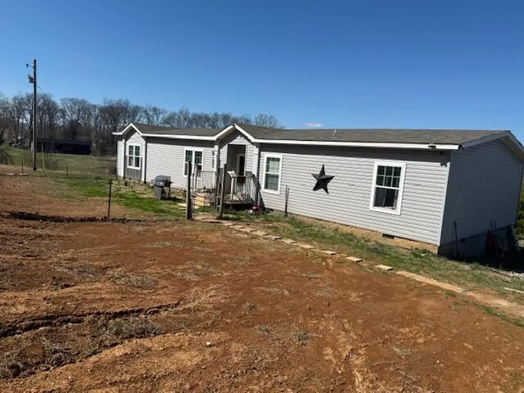 2351 Dreyfus Road Waco KY 40385