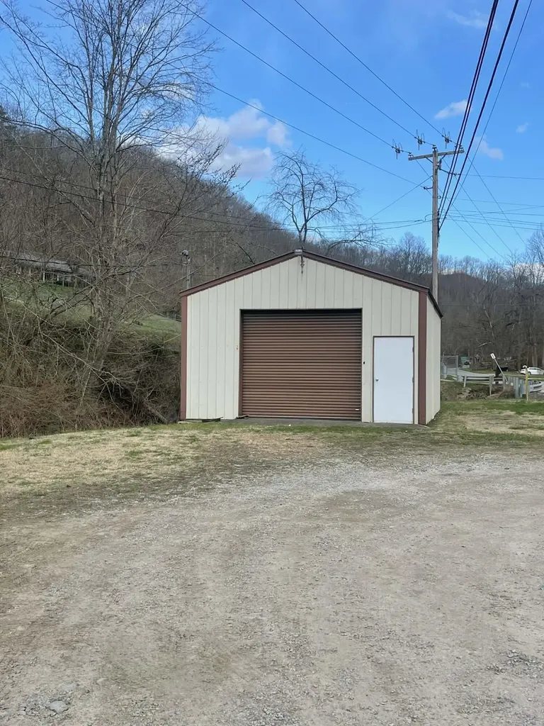 867 Highway 1148 Isom KY 41824