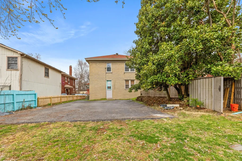1056-1058 Fontaine Road Lexington KY 40502