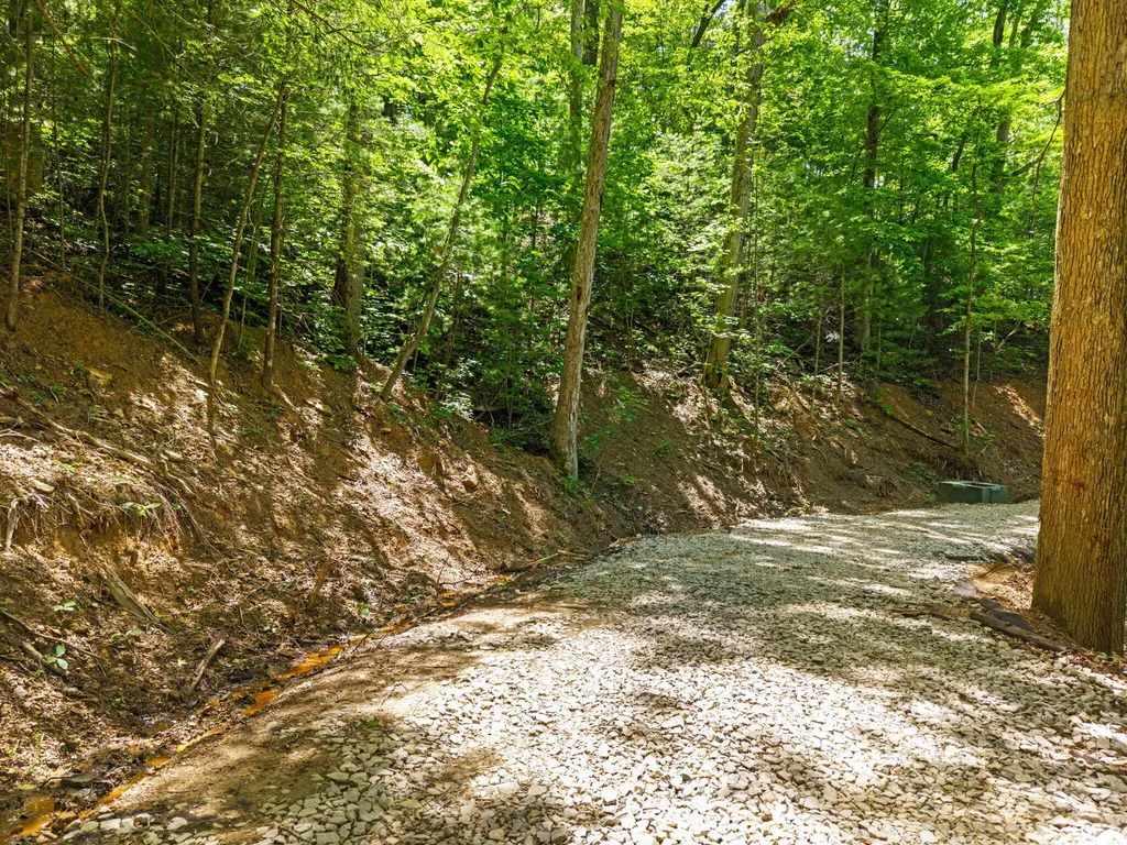 201 High Ridge Road Campton KY 41301