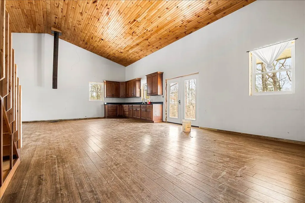 227 Callihan Road East Bernstadt KY 40729