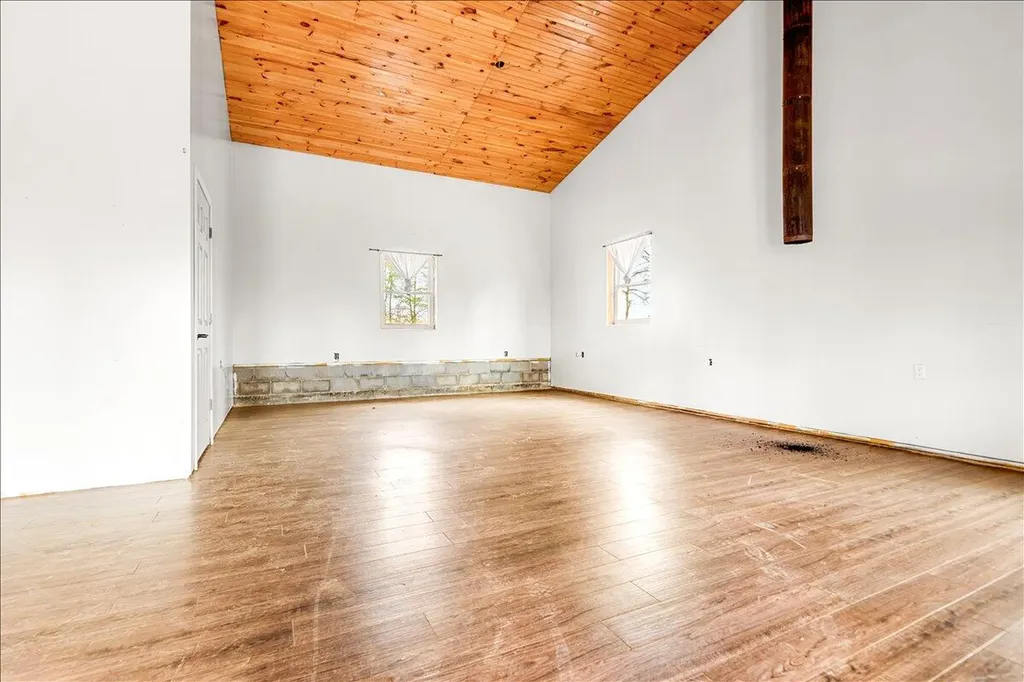 227 Callihan Road East Bernstadt KY 40729