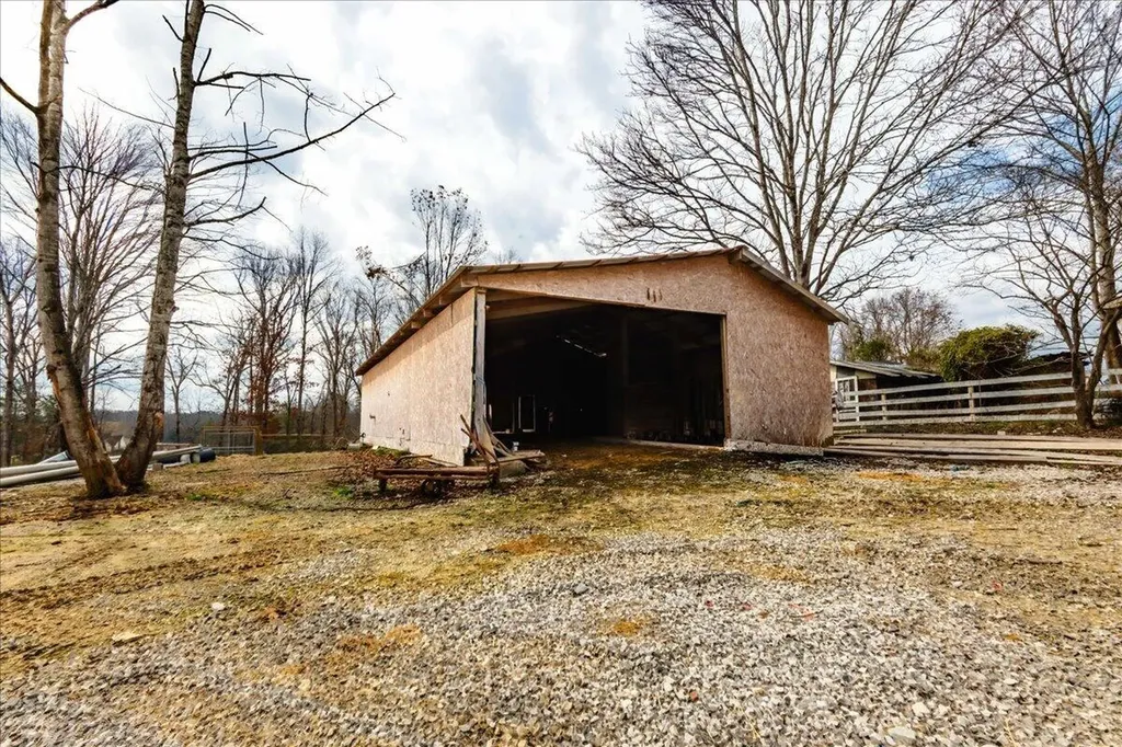 227 Callihan Road East Bernstadt KY 40729