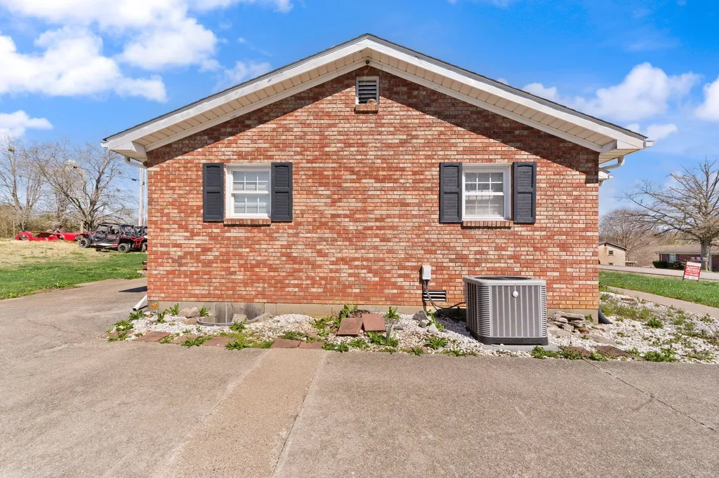 157 Estes Drive Lancaster KY 40444