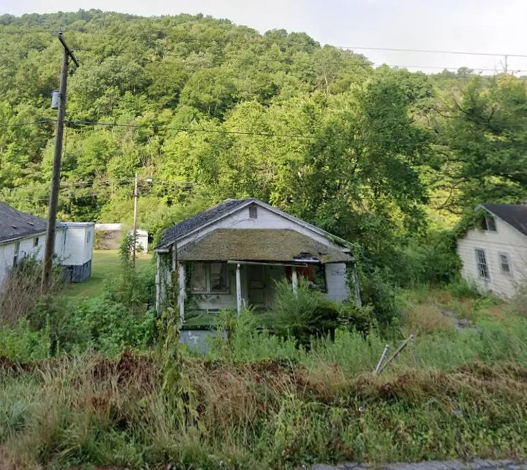 20100 Kentucky 122 Bevinsville KY 41606