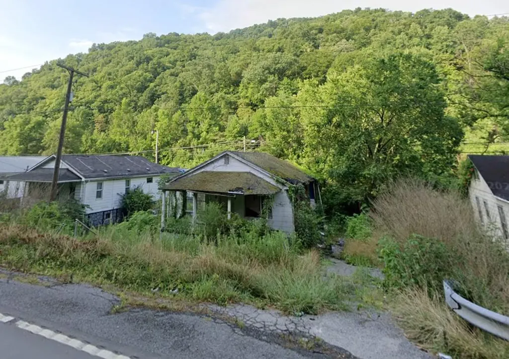 20100 Kentucky 122 Bevinsville KY 41606