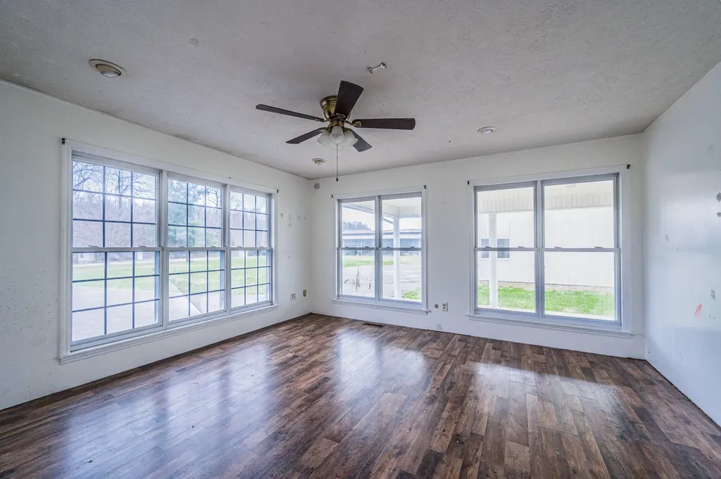 1432 Dearing Road Glasgow KY 42141