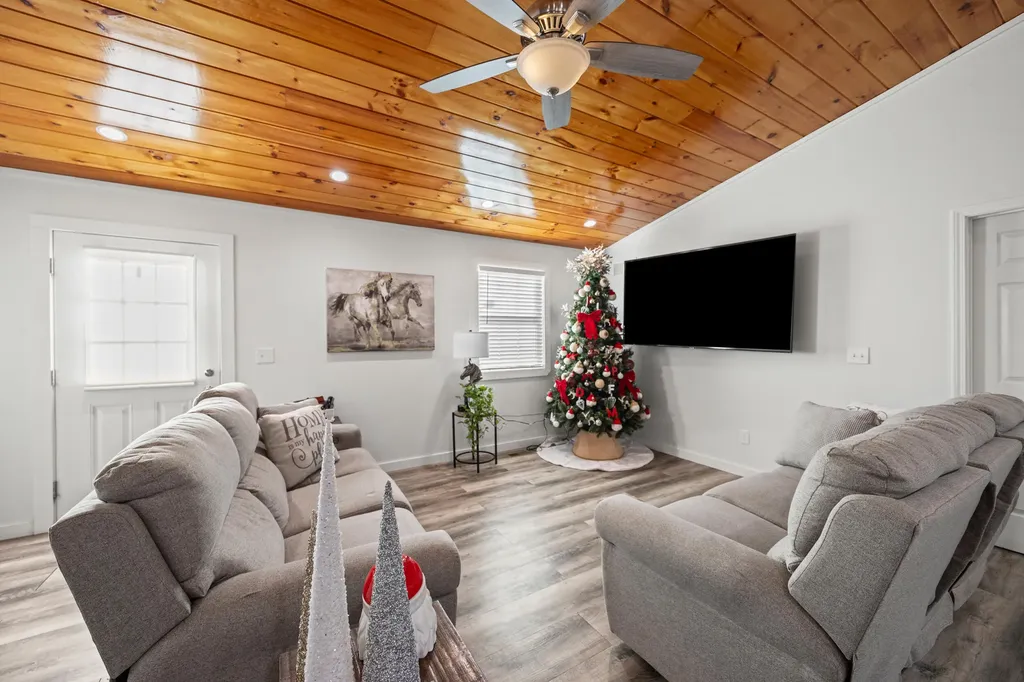 4487 Louisville Road Salvisa KY 40372
