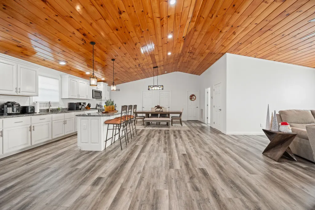 4487 Louisville Road Salvisa KY 40372