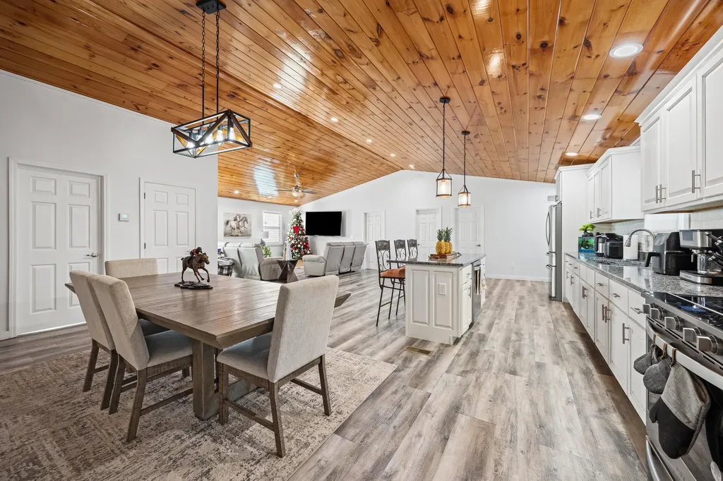 4487 Louisville Road Salvisa KY 40372