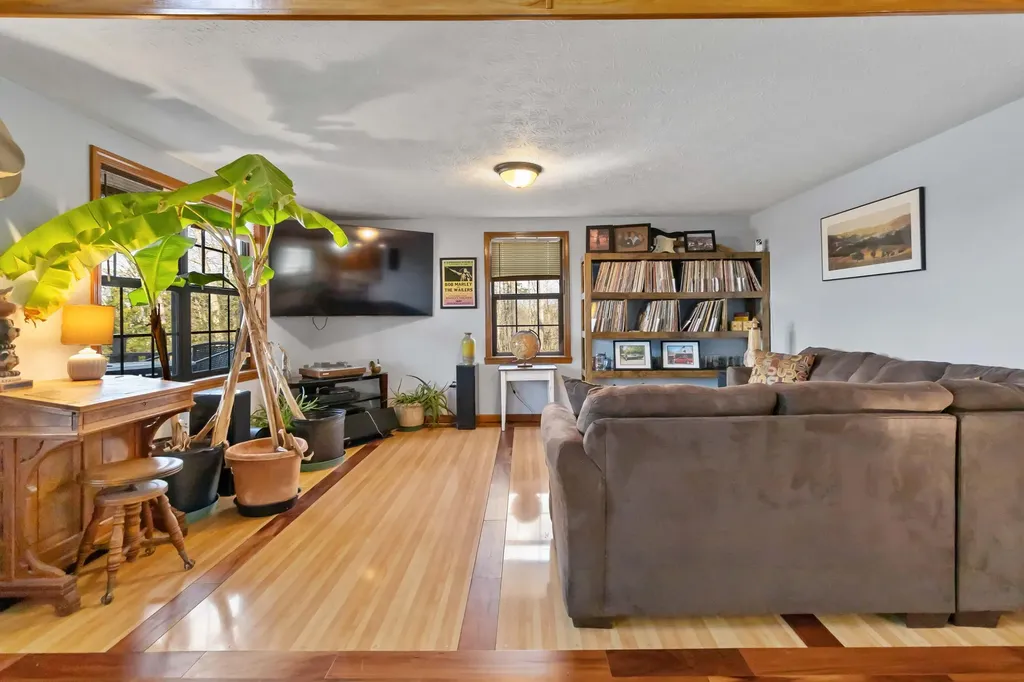 17 Old Jamestown Road Russell Springs KY 42642