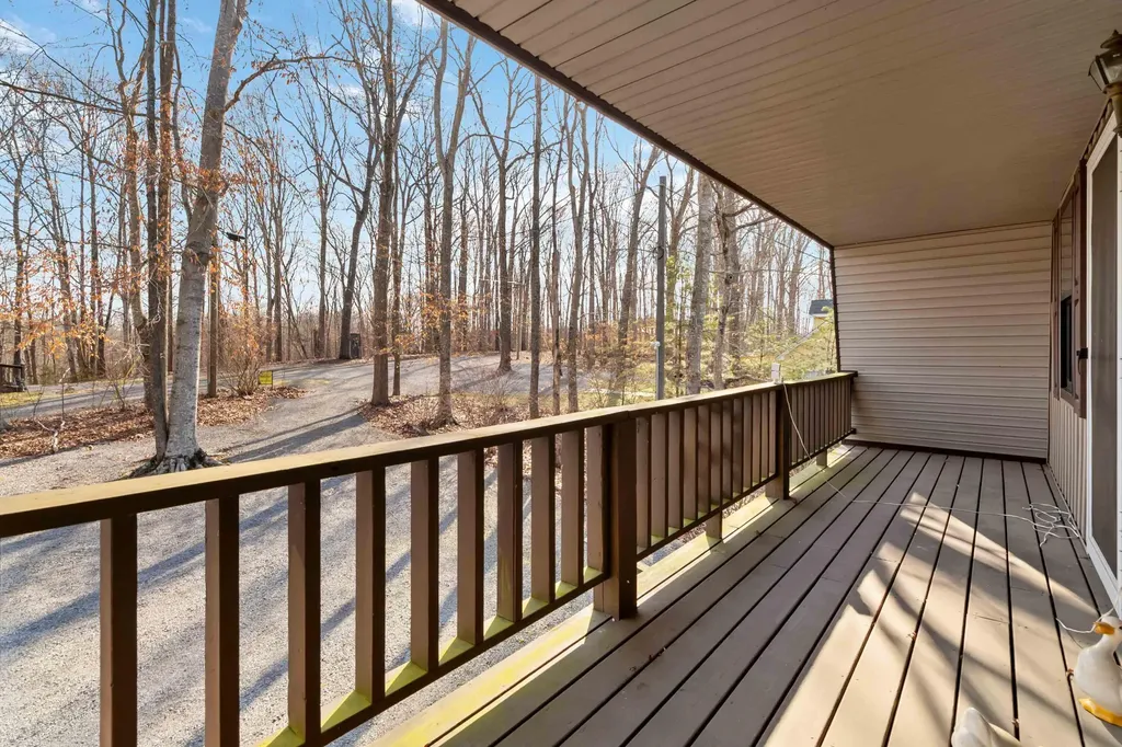 17 Old Jamestown Road Russell Springs KY 42642
