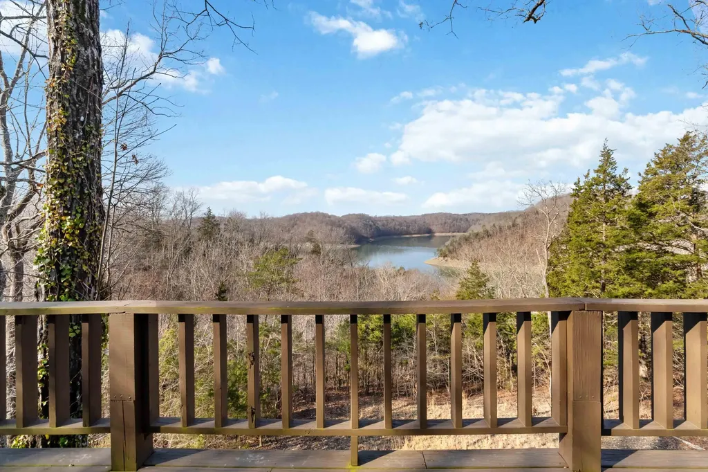 17 Old Jamestown Road Russell Springs KY 42642