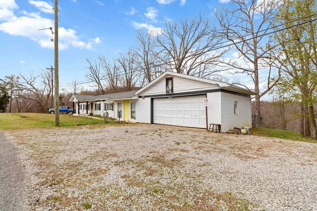 2141 Blue John Road Burnside KY 42519
