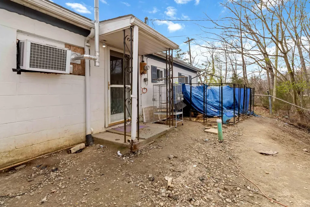 2141 Blue John Road Burnside KY 42519
