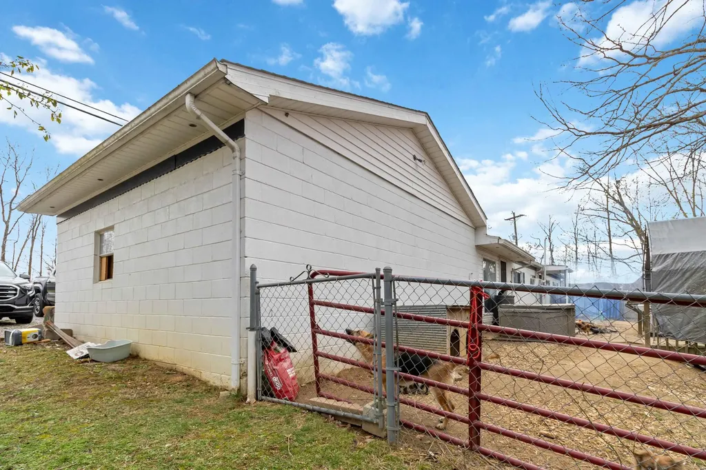 2141 Blue John Road Burnside KY 42519