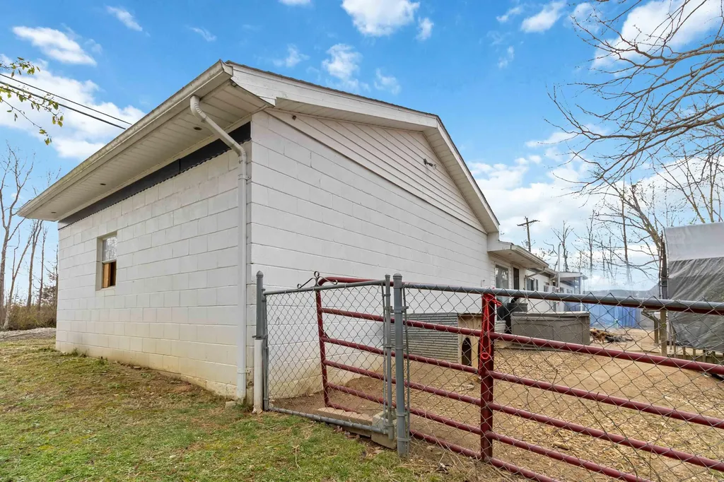 2141 Blue John Road Burnside KY 42519