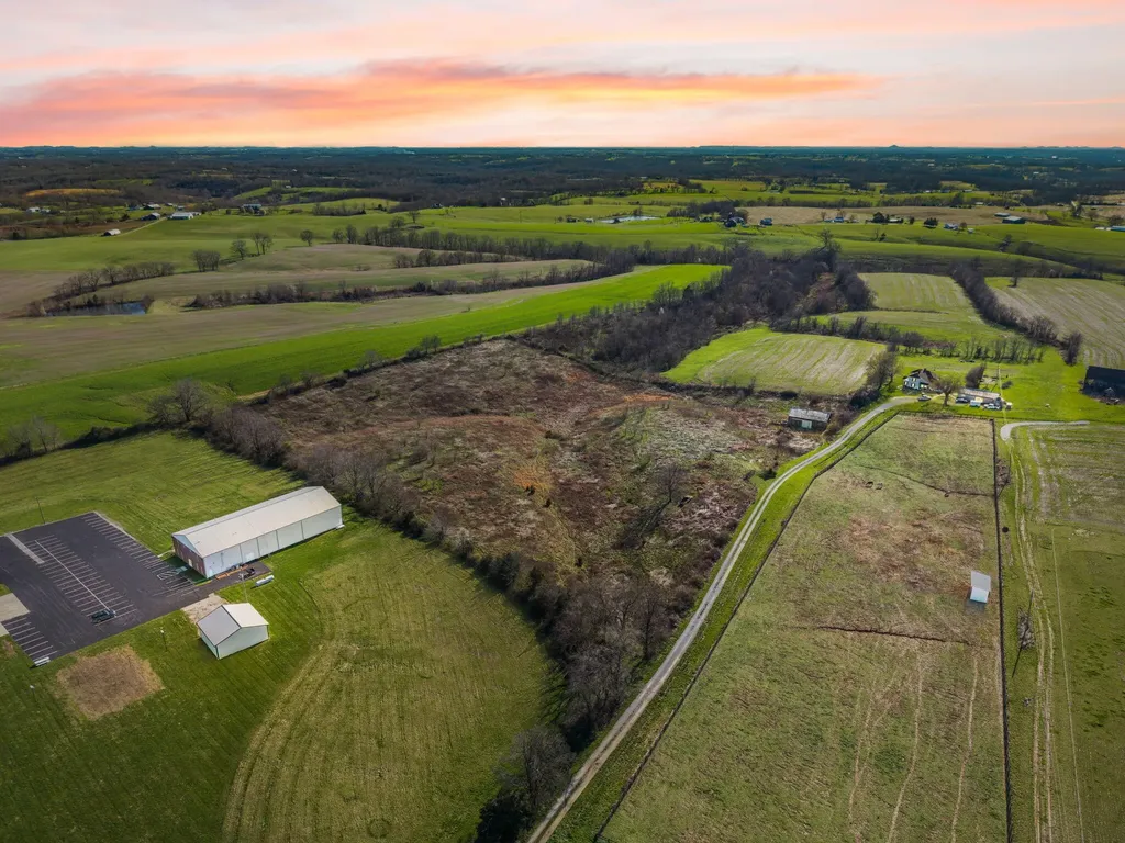 Track #14 & #15 Brush Grove Road Willisburg KY 40078