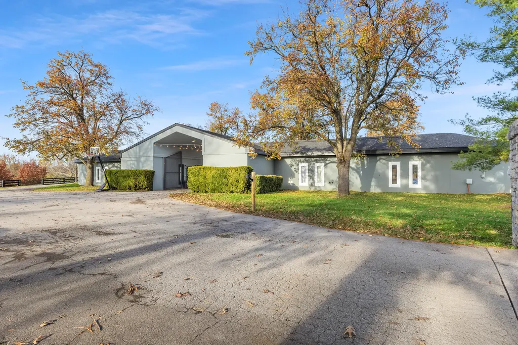 3783 Briar Hill Road Lexington KY 40516