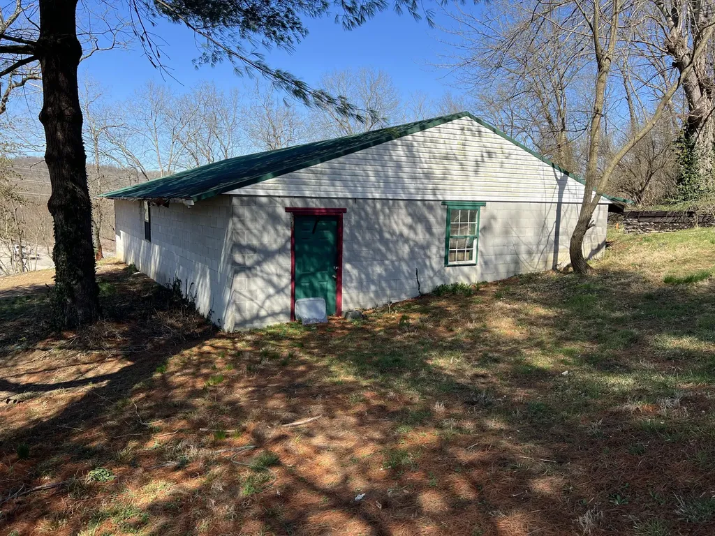 1860 Ford Road Winchester KY 40391