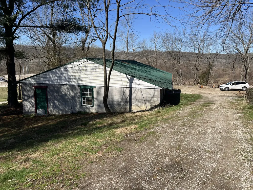 1860 Ford Road Winchester KY 40391