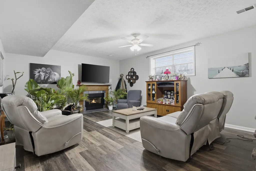 113 Mint Lane Nicholasville KY 40356