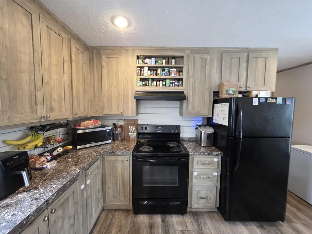884 Holly Grove Road Corbin KY 40701