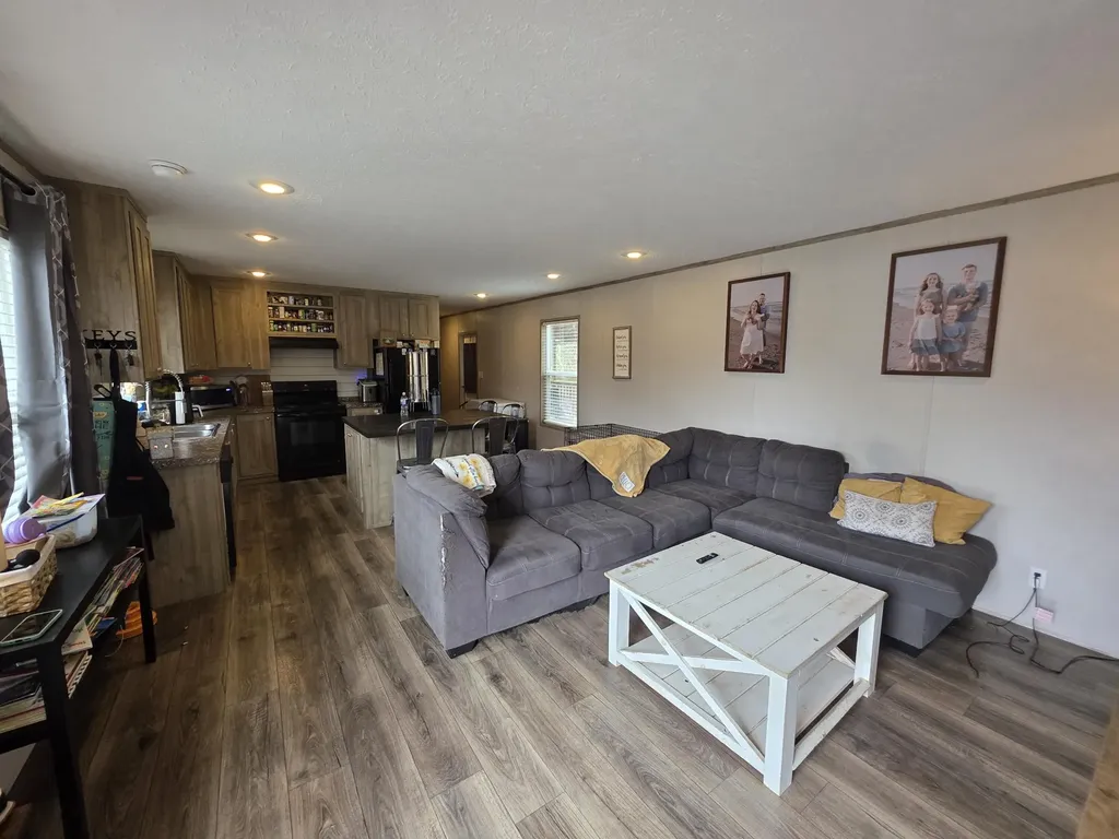 884 Holly Grove Road Corbin KY 40701