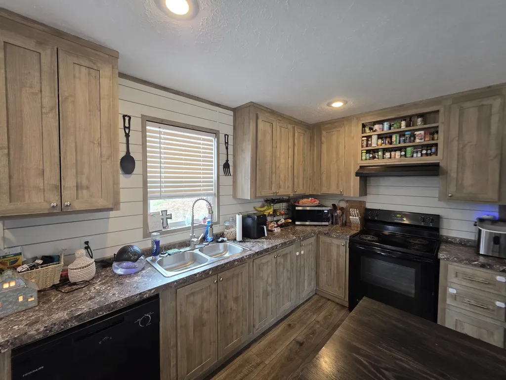 884 Holly Grove Road Corbin KY 40701