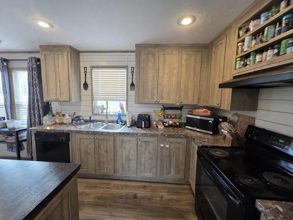 884 Holly Grove Road Corbin KY 40701