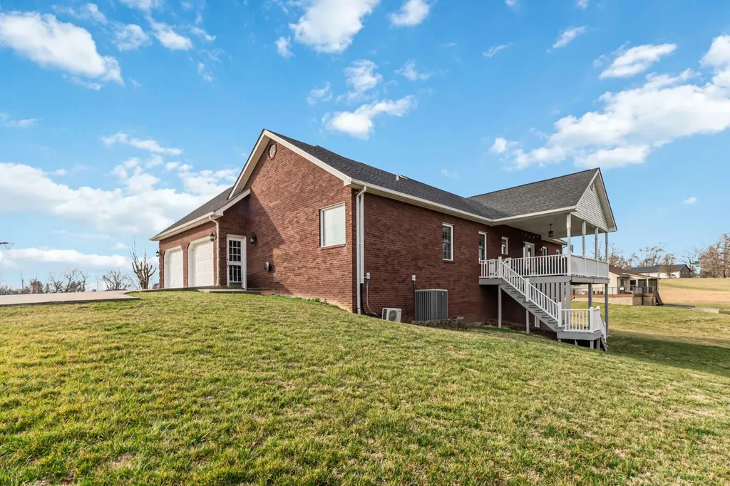 207 Remington Drive Russell Springs KY 42642