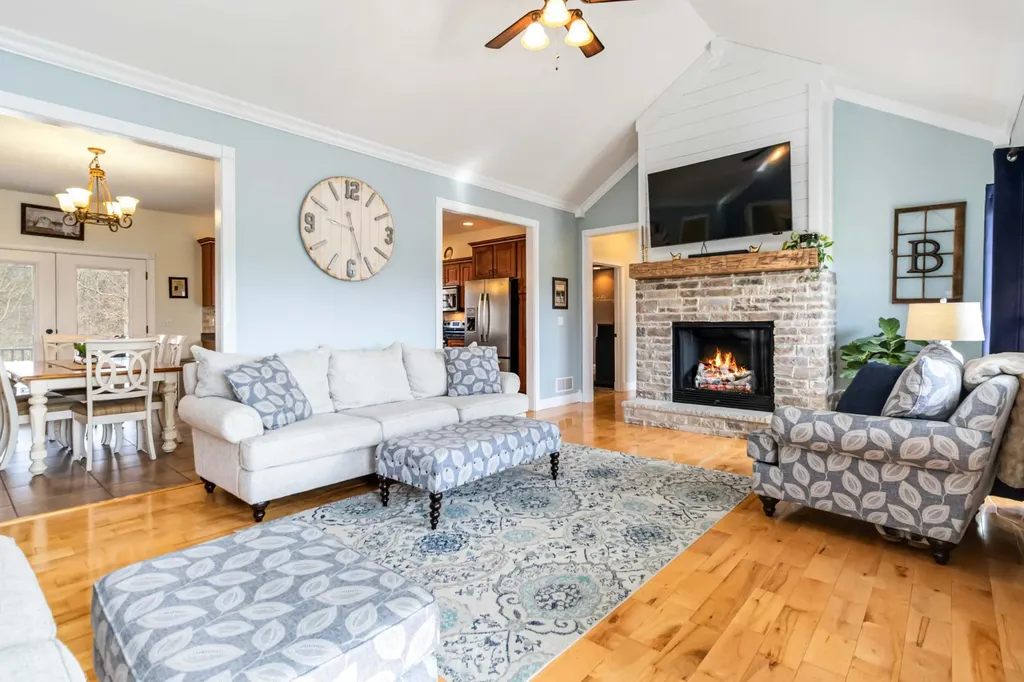 207 Remington Drive Russell Springs KY 42642