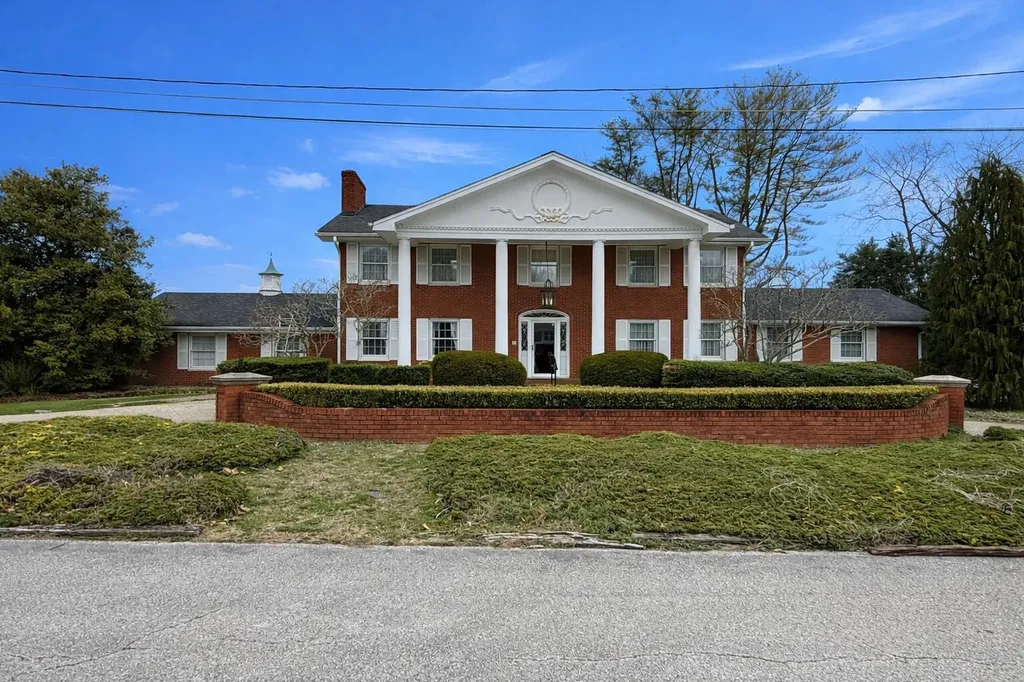 808 W Holly Lane Corbin KY 40701