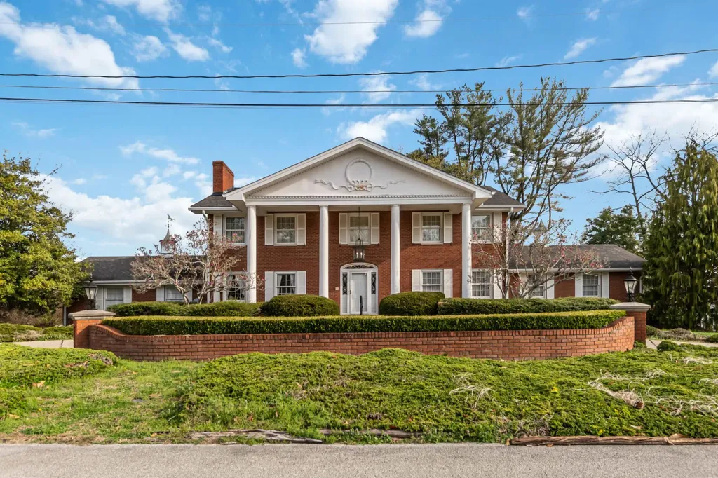 808 W Holly Lane Corbin KY 40701