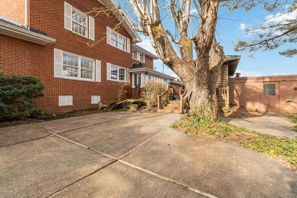 808 W Holly Lane Corbin KY 40701