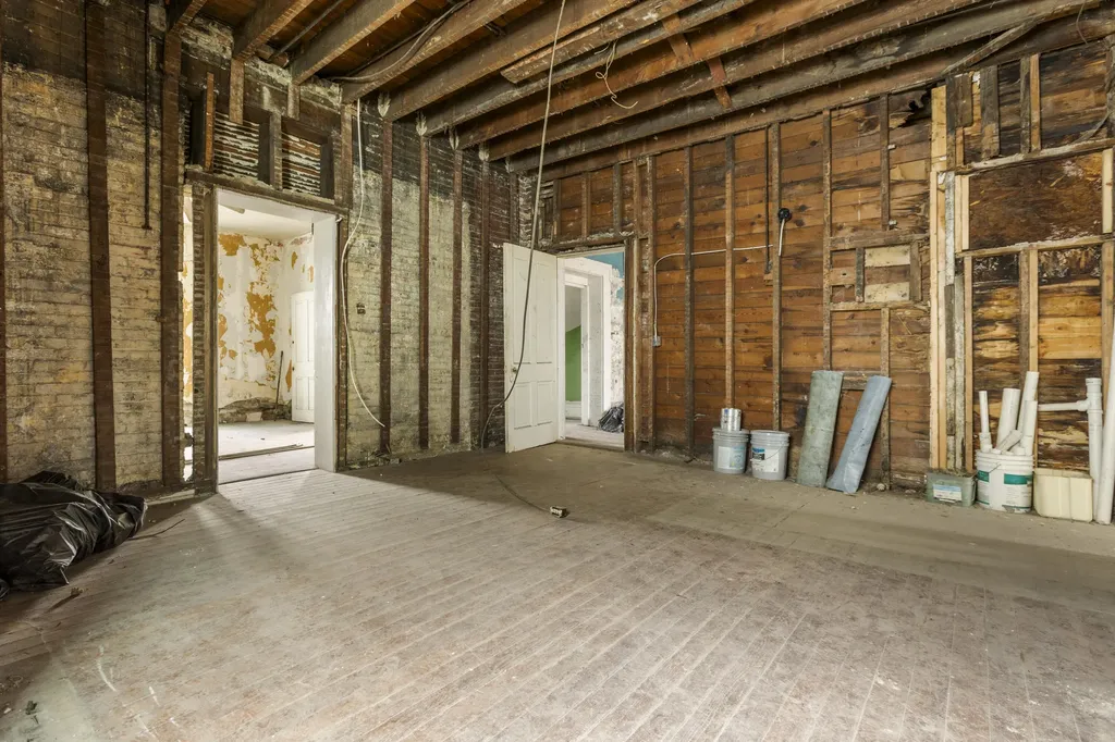 411 High Street Paris KY 40361