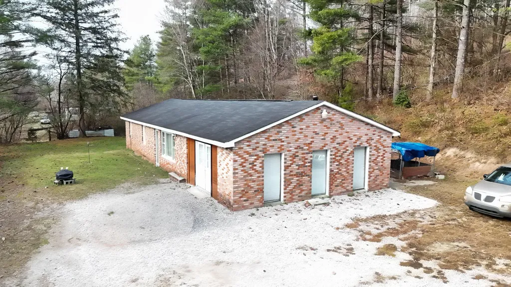 3990 Hwy 421 S Mckee KY 40447