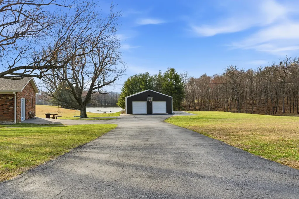 1209 Hansborough Road Cecillia KY 42724