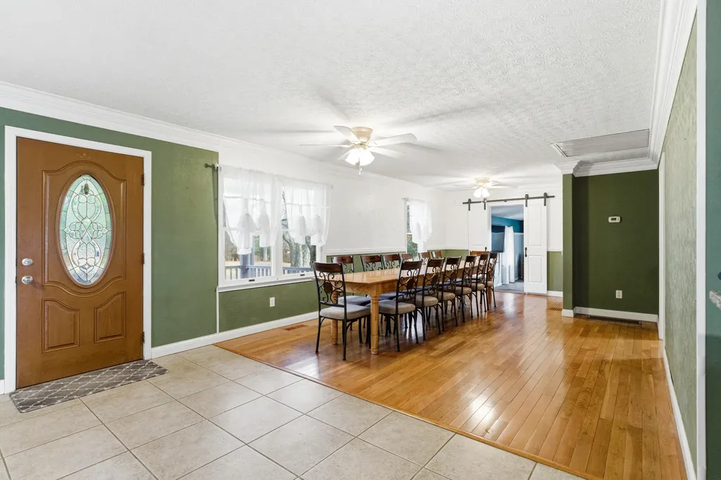 1209 Hansborough Road Cecillia KY 42724