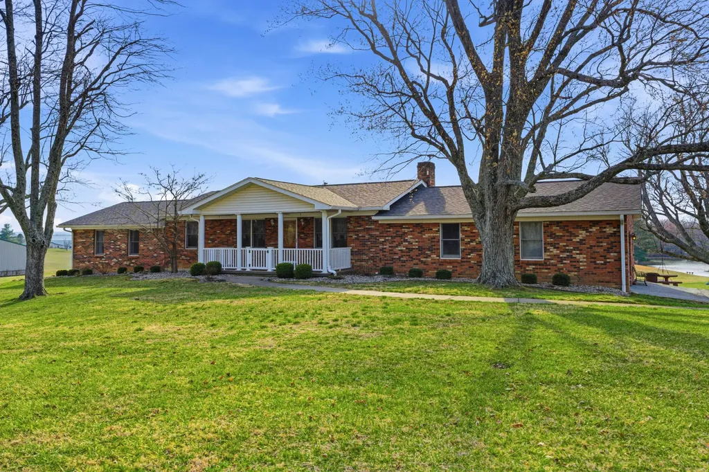 1209 Hansborough Road Cecillia KY 42724