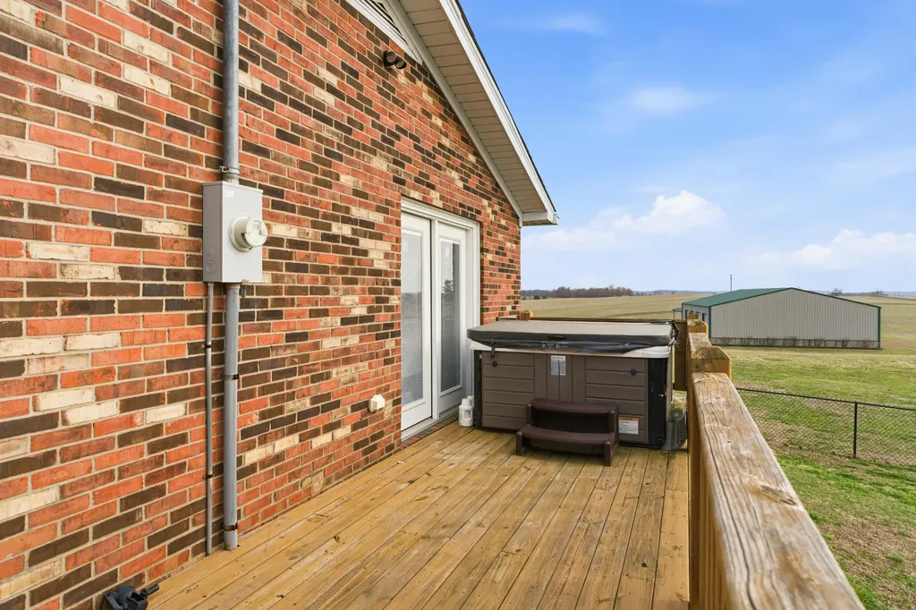 1209 Hansborough Road Cecillia KY 42724