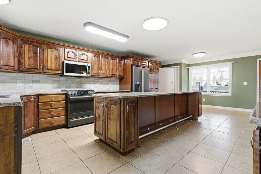1209 Hansborough Road Cecillia KY 42724