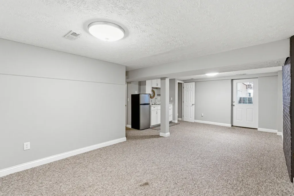 1209 Hansborough Road Cecillia KY 42724